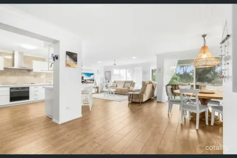 Property photo of 8 Robert John Circuit Coral Cove QLD 4670