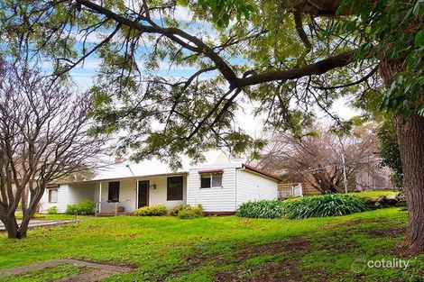 2 Greenhill Pl, Castlemaine, VIC 3450