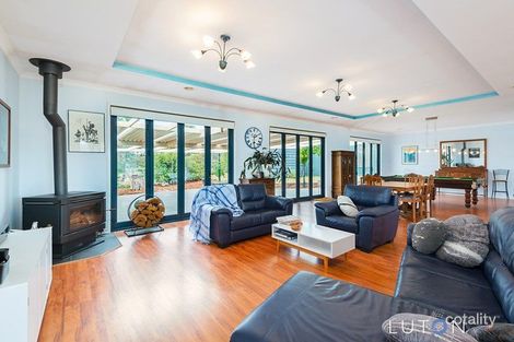 Property photo of 60 Eucalypt Place Royalla NSW 2620