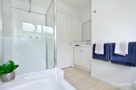 Property photo of 30 Somerset Avenue Lake Gardens VIC 3355