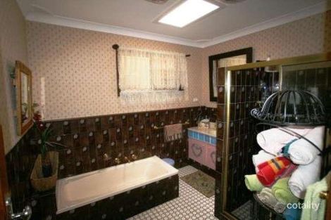 Property photo of 8 Tamarisk Place Wyoming NSW 2250