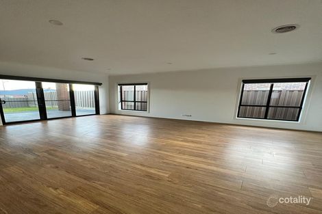 Property photo of 37 Larneuk Drive Cobblebank VIC 3338