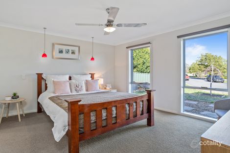 Property photo of 18 Platypus Drive Mount Clear VIC 3350