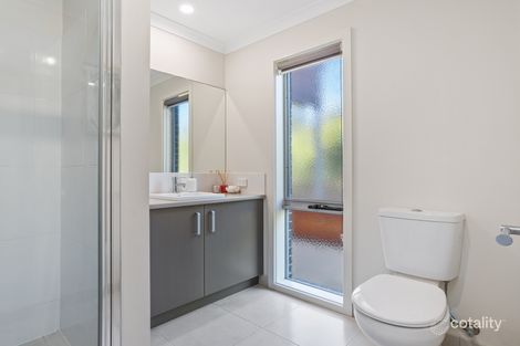 Property photo of 18 Platypus Drive Mount Clear VIC 3350