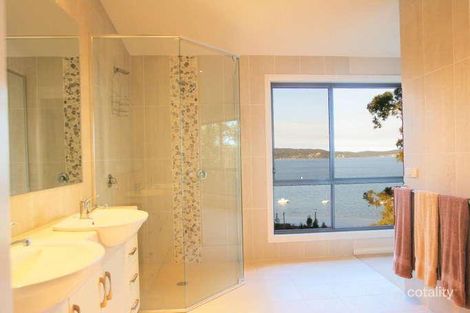 Property photo of 17 Sandstone Crescent Tascott NSW 2250