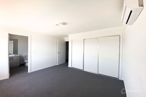 Property photo of 32 Greaves Avenue Deanside VIC 3336