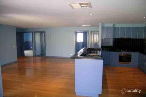 Property photo of 8 Ennor Place Kangaroo Flat VIC 3555