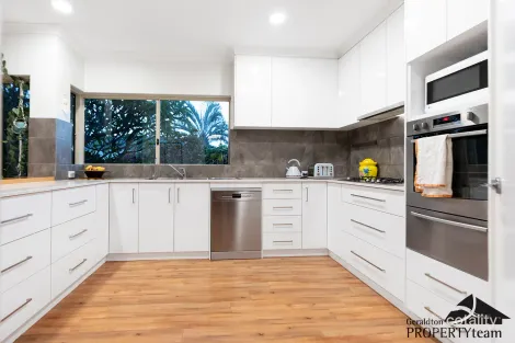 Property photo of 25 Waterfront Circle Drummond Cove WA 6532