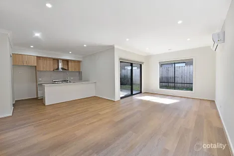 Property photo of 15 Progress Drive Fraser Rise VIC 3336