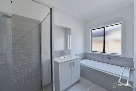 Property photo of 15 Progress Drive Fraser Rise VIC 3336