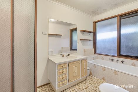 Property photo of 24 Jeffrey Street Hampton Park VIC 3976
