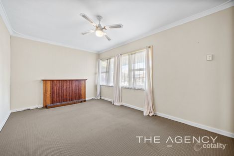 Property photo of 19 Hambledon Crescent Armadale WA 6112