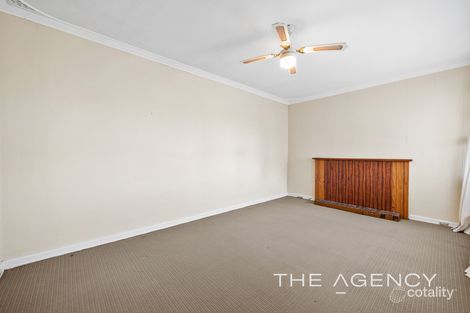 Property photo of 19 Hambledon Crescent Armadale WA 6112