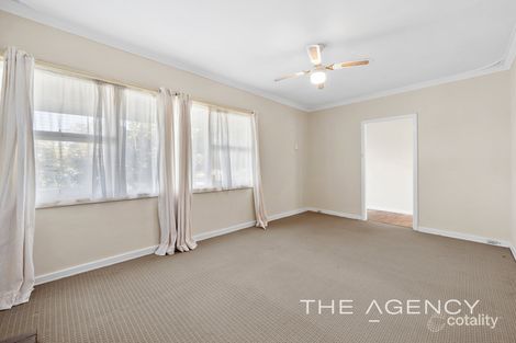 Property photo of 19 Hambledon Crescent Armadale WA 6112