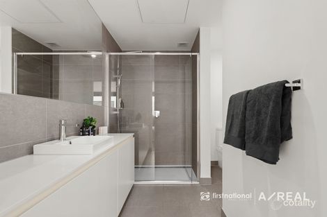 Property photo of 29 Sharp Circuit Mill Park VIC 3082