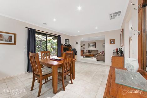 Property photo of 16 Kalastaire Grove Berwick VIC 3806