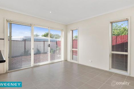 Property photo of 2/17 Centenary Crescent Werribee VIC 3030
