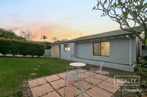 Property photo of 35 Burroughs Road Karrinyup WA 6018