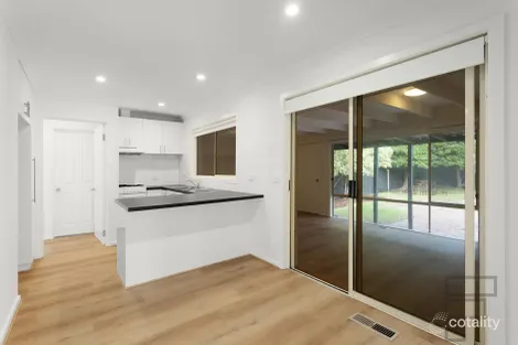 50 Rosslyn Ave, Seaford, VIC 3198