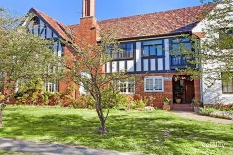 1/16 National Cct, Barton, ACT 2600