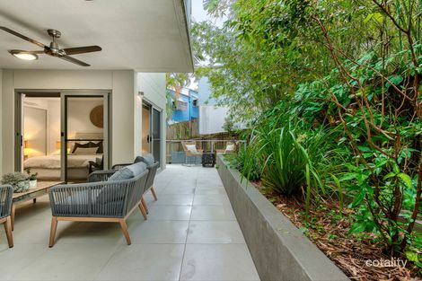 1/2 Little Bennett St, Norman Park, QLD 4170