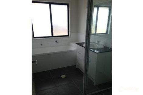 Property photo of 17 Belle Court Redbank QLD 4301