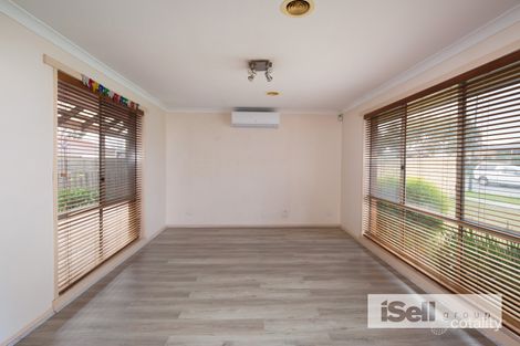 Property photo of 17 Raffindale Crescent Cranbourne West VIC 3977