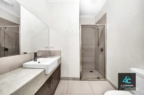 Property photo of 2/5 Bernhardt Avenue Hoppers Crossing VIC 3029