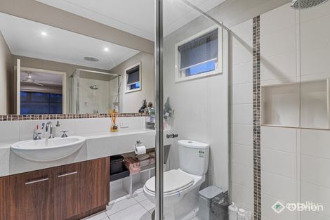 Property photo of 3 Beauchamp Way Cranbourne East VIC 3977