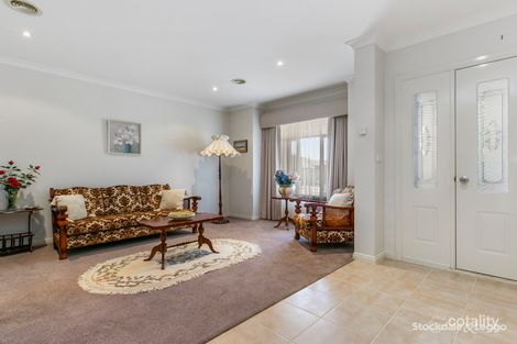 Property photo of 17 Stonehaven Avenue Cranbourne VIC 3977