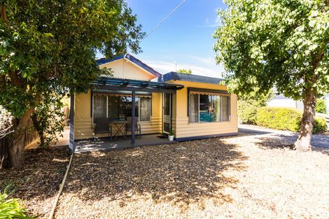 18 Toonalook Pde, Paynesville, VIC 3880