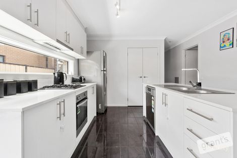 Property photo of 31 Andretti Avenue Lynbrook VIC 3975