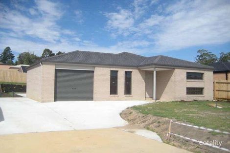 Property photo of 6 Oberon Place Drouin VIC 3818