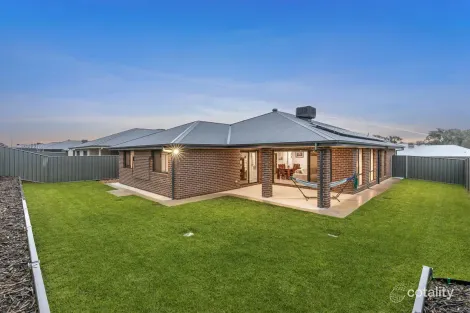 Property photo of 27 Mulgara Drive Thurgoona NSW 2640