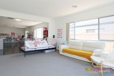 Property photo of 22 Beagle Street Tarneit VIC 3029