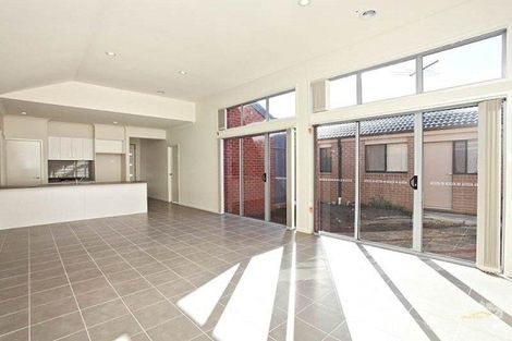 Property photo of 31 Clarendon Avenue Craigieburn VIC 3064