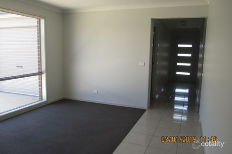 Property photo of 60 Mickleham Drive Cranbourne North VIC 3977