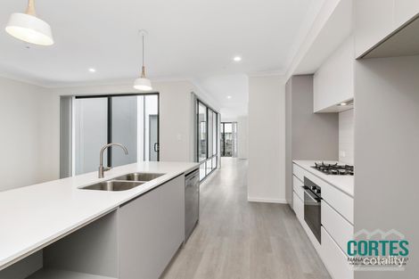 Property photo of 24 Turquoise Boulevard Treeby WA 6164
