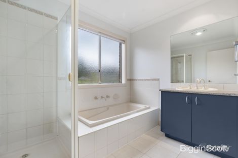 Property photo of 34 Whitecliffe Drive Rowville VIC 3178