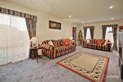 Property photo of 2 Salisbury Court Hillside VIC 3037