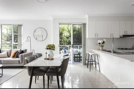 Property photo of 2/39 Moffatts Drive Dundas Valley NSW 2117
