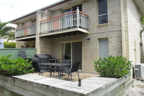 37 Wardoo St, Southport, QLD 4215