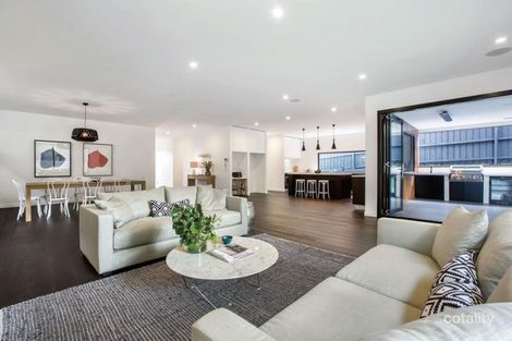 Property photo of 7 Benbrook Avenue Mont Albert North VIC 3129
