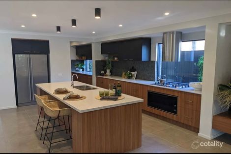 Property photo of 32 Soho Boulevard Berwick VIC 3806