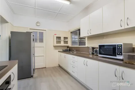 Property photo of 31 Crown Street Silkstone QLD 4304