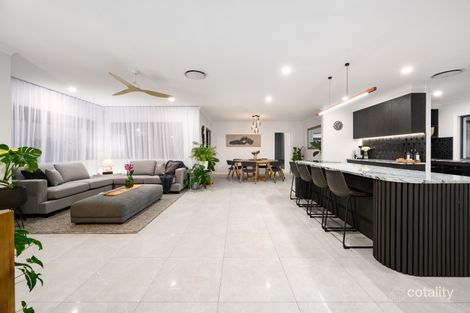 Property photo of 554 Oyster Cove Promenade Helensvale QLD 4212