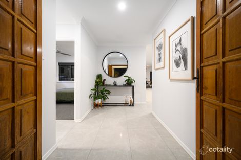 Property photo of 554 Oyster Cove Promenade Helensvale QLD 4212