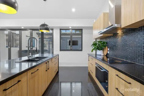 Property photo of 2 Burkella Close Mount Clear VIC 3350