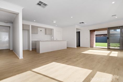 Property photo of 17 Pinnibar Way Weir Views VIC 3338