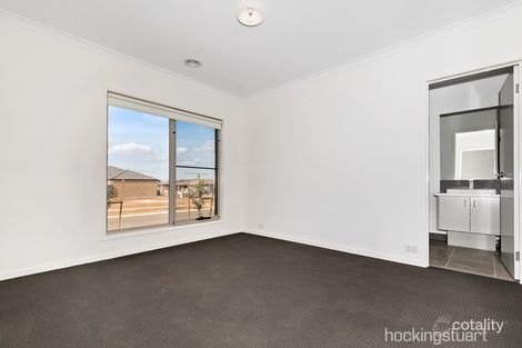 Property photo of 17 Pinnibar Way Weir Views VIC 3338